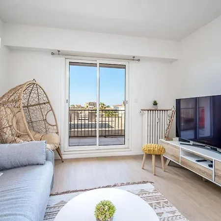 Au Calme A 10 Mn A Pieds Du Centre, Apercue - Parking Gratuit * Cannes